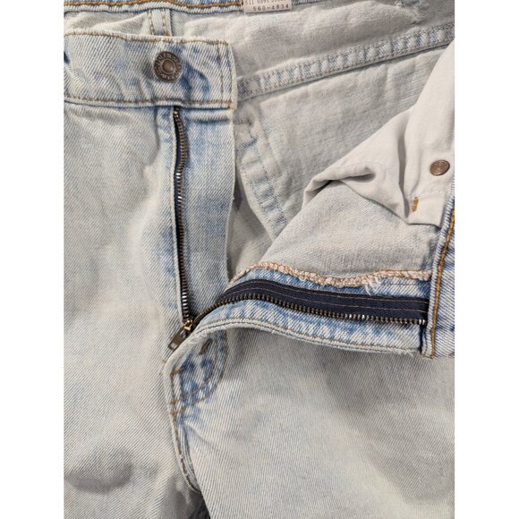 Vintage Levis 560 Jeans Mens 33x32 Light Wash Distressed Tapered Leg USA 90s Y2K - Picture 16 of 16